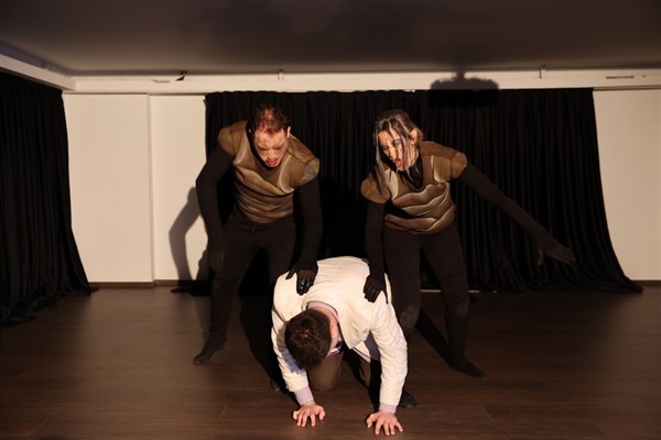 Marmaris Belediyesi Tiyatrosu “Böcekler” ile perde açıyor