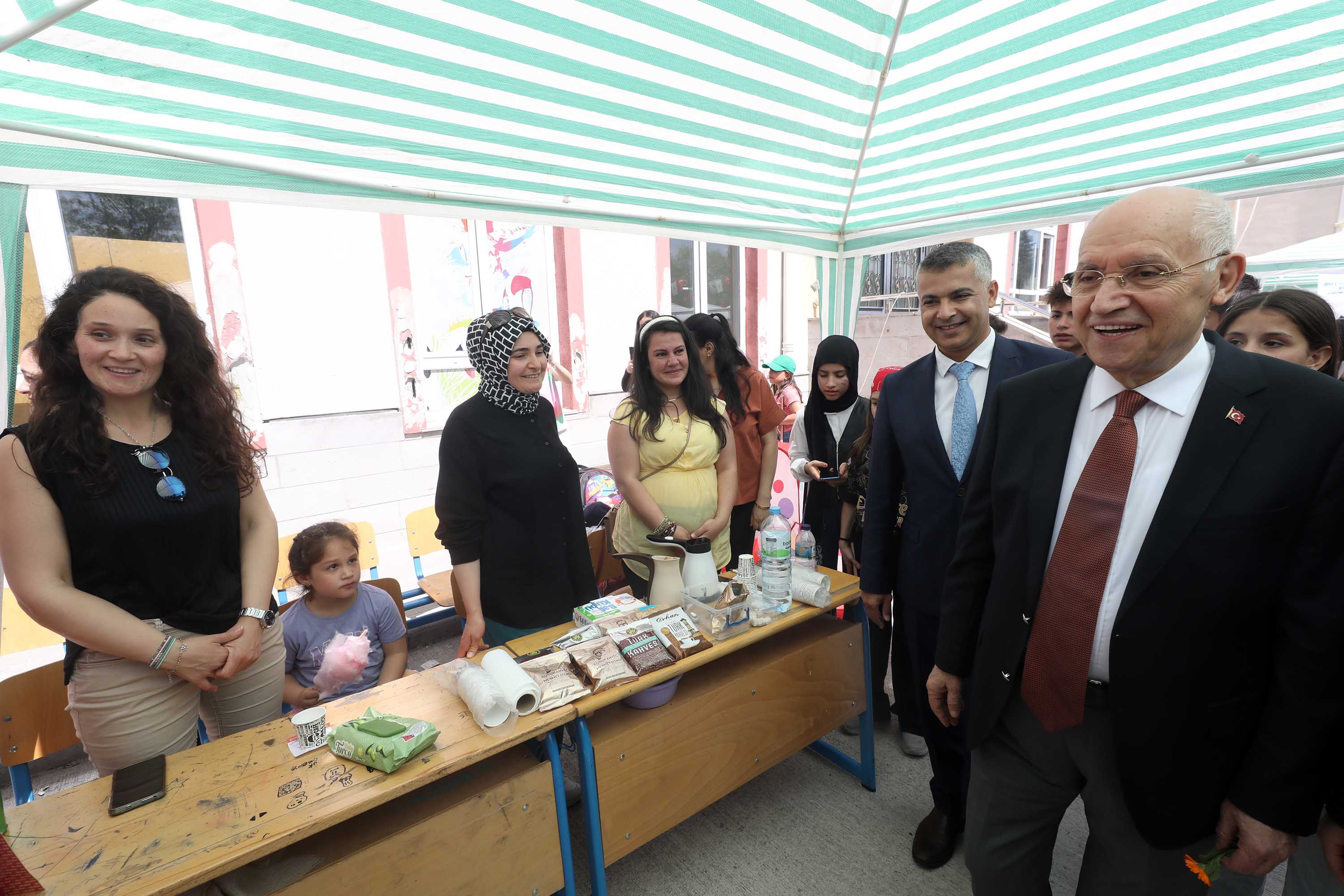 Başkan Yaşar, Bahar Şenliği ve Kermesi etkinliğine katıldı<