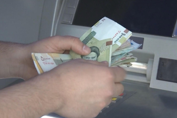 İran riyali, ABD yaptırımları öncesi geriledi<