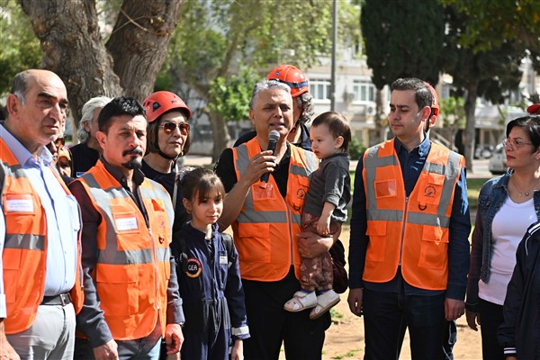 Muratpaşa'da afet tahliye tatbikatı tamamlandı