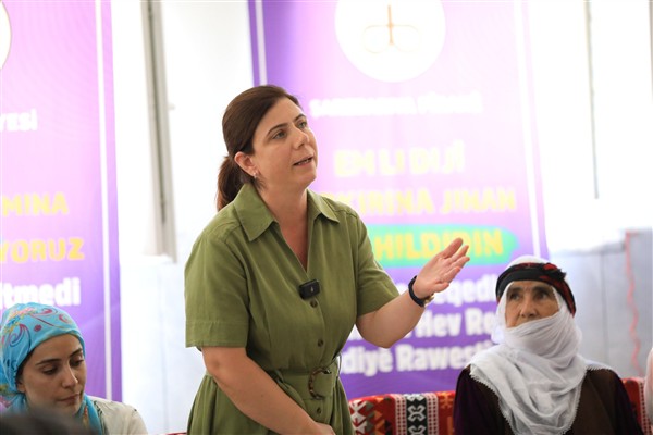 Eş Başkan Bucak: Kadına şiddeti göz ardı edemeyiz<