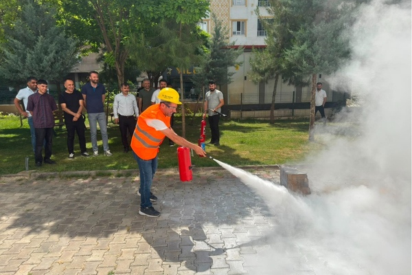 Batman İŞKUR'da yangın söndürme tatbikatı<