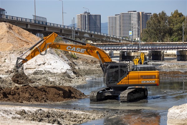 İZSU'dan Meles ve Manda derelerinde temizlik seferberliği<