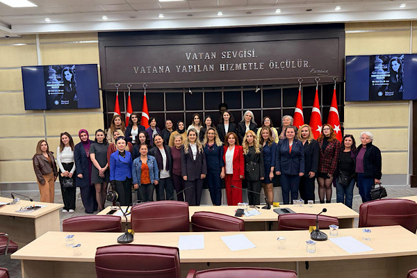 Kepez’de kadınların mücadelesi ‘Kadın Yaşamdır’ panelinde ele alındı<