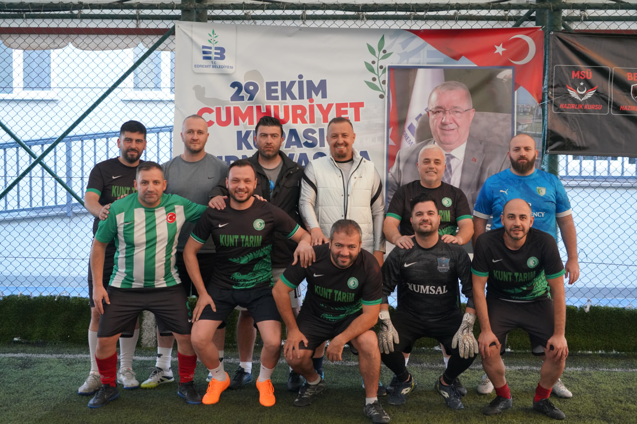Edremit Belediyesi Cumhuriyet Kupası Halı Saha Turnuvası başladı<