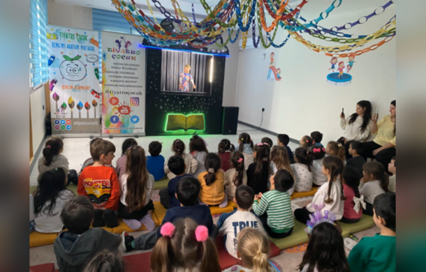 “Rengini Arayan Portakal” miniklerle buluştu<