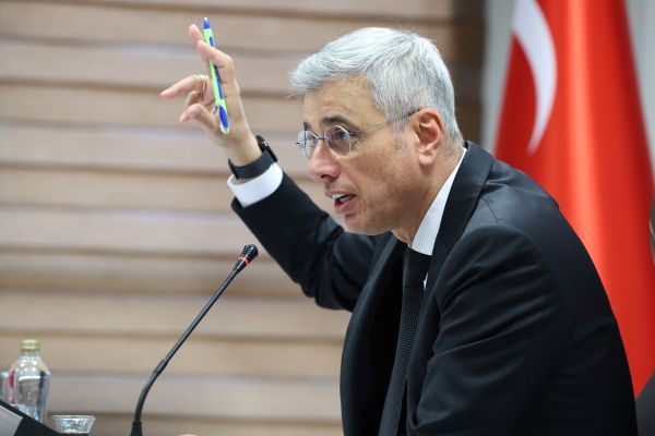 Memişoğlu: Dünya sağlığının kalbi İstanbul’da atıyor