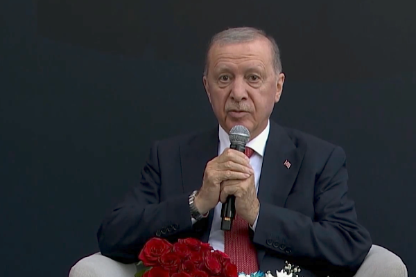 Erdoğan: Gençlerle kucaklaşmaya, gençlerle yoldaşlık etmeye devam edeceğiz