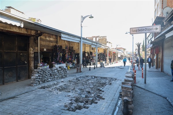 Gaziantep Büyükşehir'in yol bakım ve trafik düzenleme çalışmalarına devam ediyor