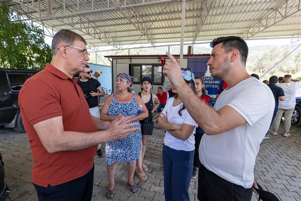 İzmir Büyükşehir Belediyesi yangın bölgesinde <