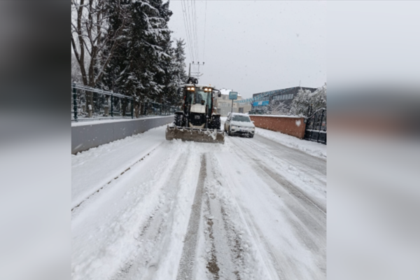 Nilüfer'de karla mücadele çalışmaları devam ediyor