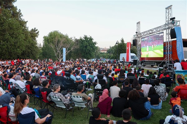 Gaziantep'te Milli Takım maçı 3 farklı noktada dev ekranlardan yayınlanacak<