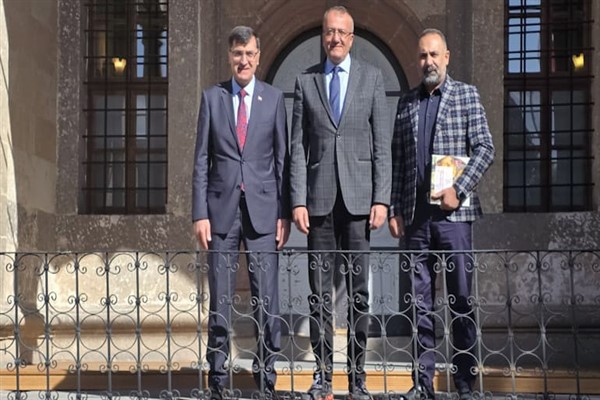 Başkan Kahveci, Prof. Dr. Karasar'ı ziyaret etti