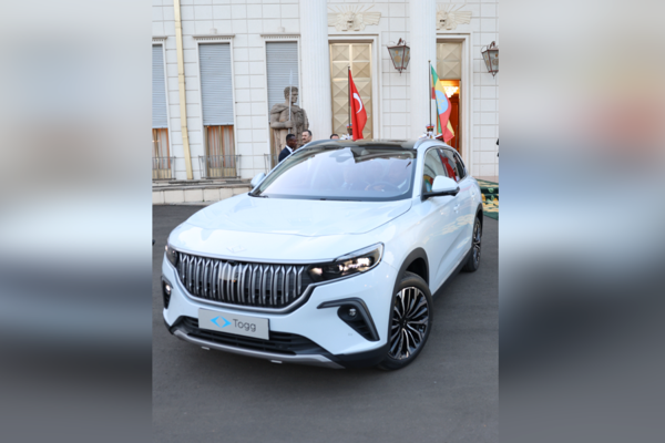 Cumhurbaşkanı Erdoğan, Etiyopya Başbakanı Ali'ye Togg armağan etti