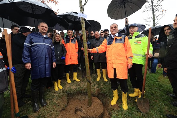İstanbul'da bin 111 fidan toprakla buluştu