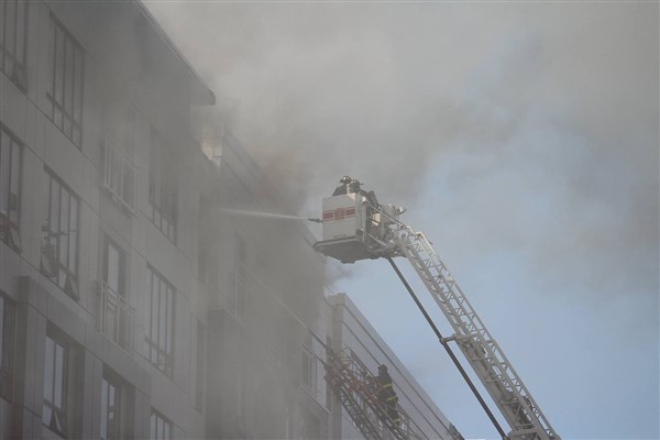 İstanbul’daki yangını araştırmak üzere 3 başmüfettiş ve 2 iş müfettişi görevlendirildi