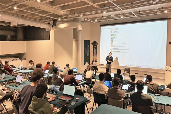 Ramazan boyunca bilim merkezi gençlere teknoloji eğitimi sunuyor<