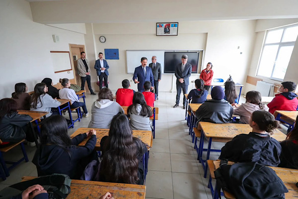 Vali Masatlı, Hatay’da eğitim kurumlarını ziyaret etti<