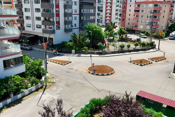 Teyyaredüzü’nde iki yeni dönel kavşak hizmete açıldı<