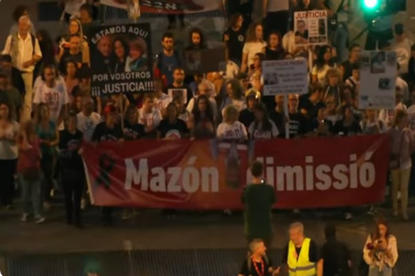 Valensiya'da 50 bin kişi sel felaketinin birinci yıldönümünde  protesto düzenledi