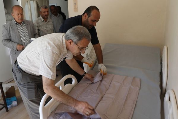 Van’da yatağa bağımlı vatandaşlara hasta yatağı desteği<