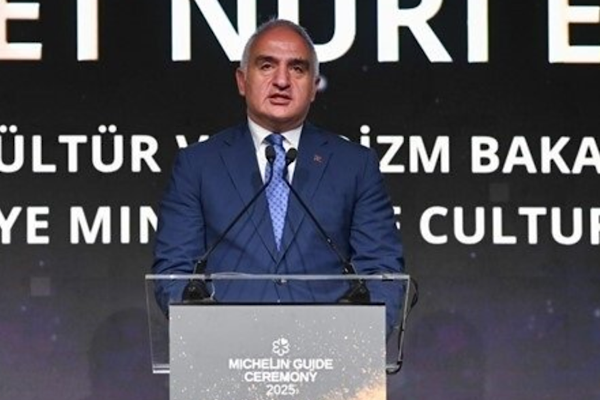 Kültür ve Turizm Bakanı Ersoy, Atatürk Kültür Merkezi’ndeki iki sergiyi ziyaret etti<