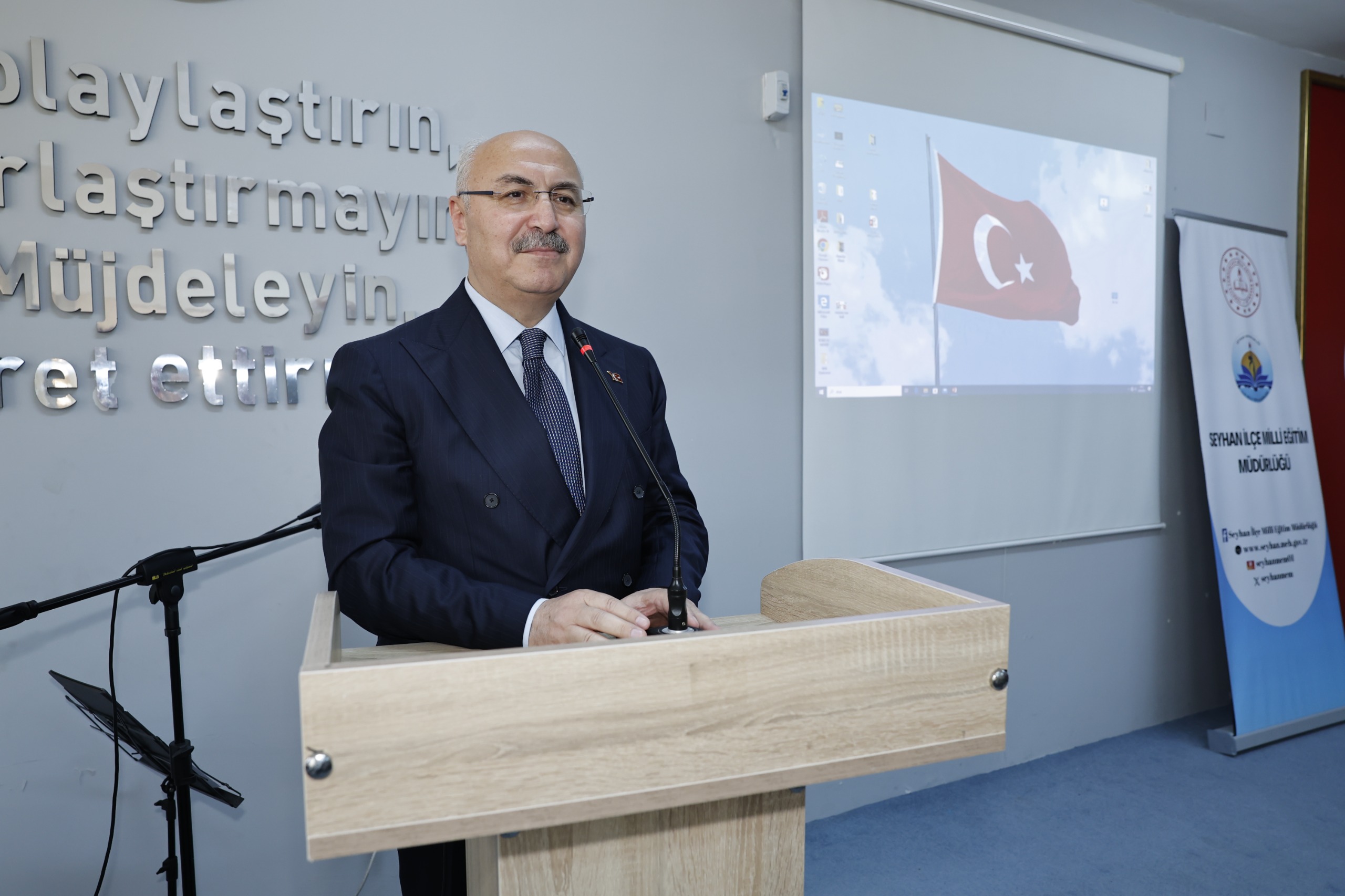 Vali Köşger, 2025 Aile Yılı ve Anneler Günü” konulu programa katıldı