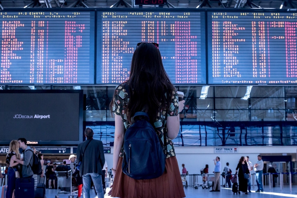 İran uluslararası uçuşları yeniden başlattı<