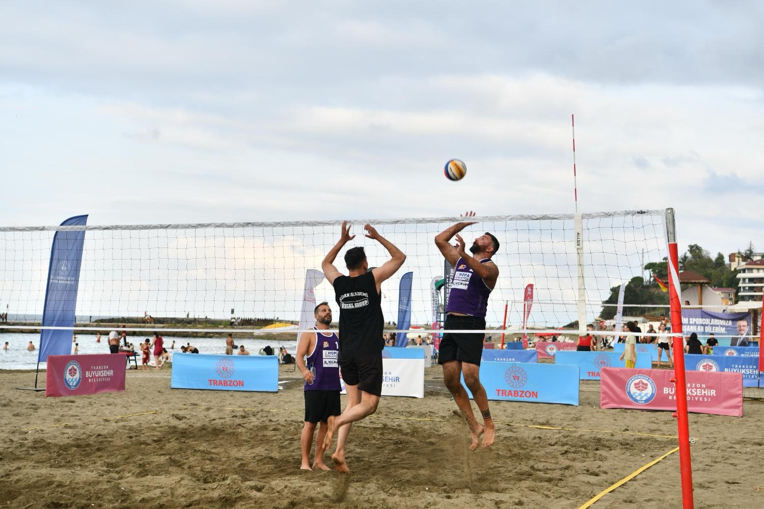 Trabzon'da plaj voleybolu başlıyor<