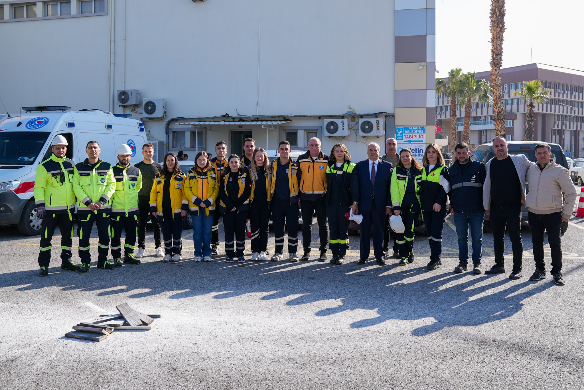 ABAK okul ve belediye binalarında afet tatbikatı düzenledi<