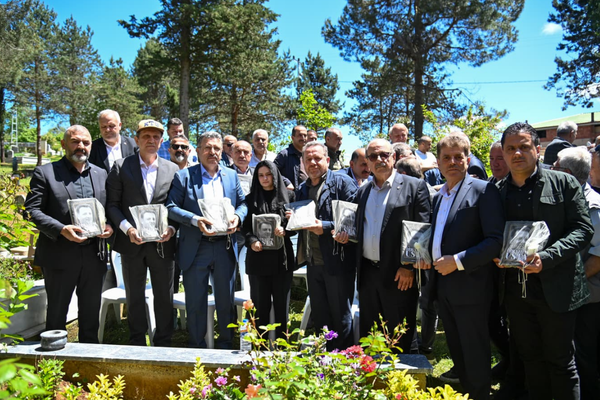 İbrahim Usta kabri başında anıldı<