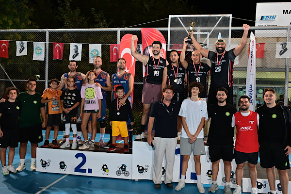 Manisa’da 3x3 Sokak Basketbol Turnuvası’nda 46 takım mücadele etti<