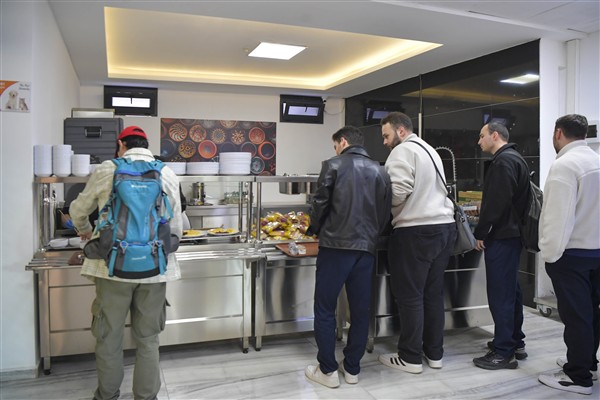 Anıttepe Gençlik Sofrası hizmete açıldı<