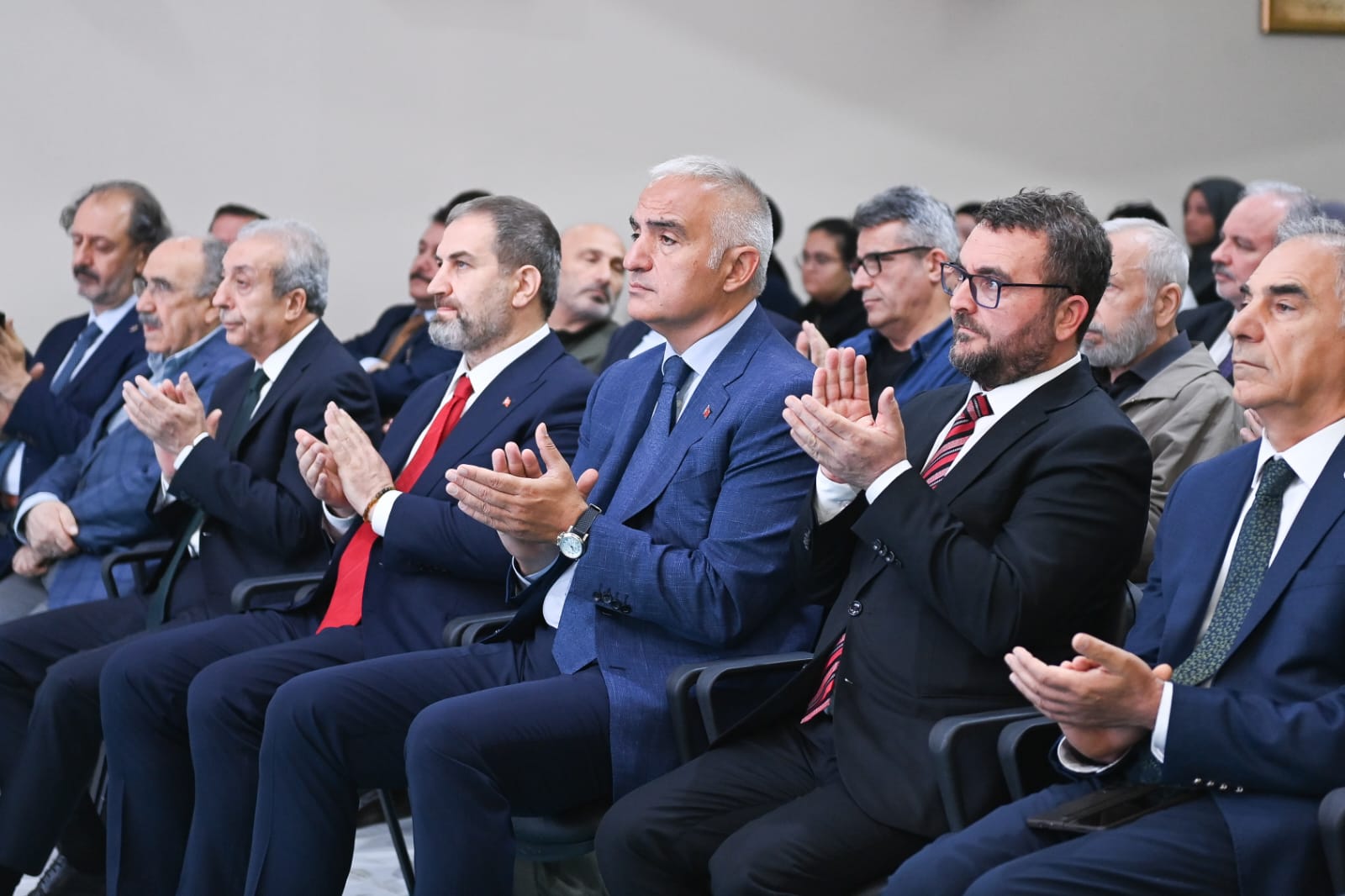 Bakan Ersoy: Karakoç'un hayatında bir hazine saklı