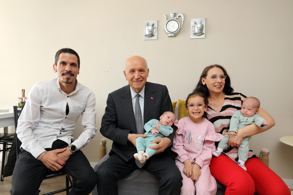 Yenimahalle’de Anneler Günü’ne özel “Merhaba Bebek” ziyareti<