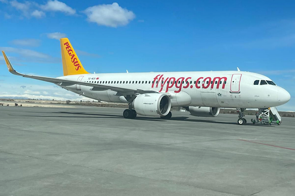 Olumsuz hava Nnedeniyle uçaklar çevre illere yönlendirildi<