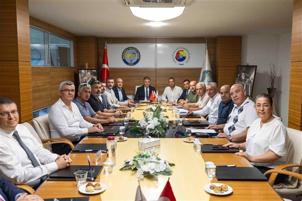 Başkan Tugay, Menemen’de oda başkanları ile görüştü<