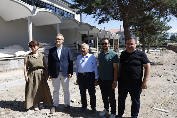 Büyükkılıç, Paleontoloji ve Fosil Müzesi çalışmalarını inceledi<