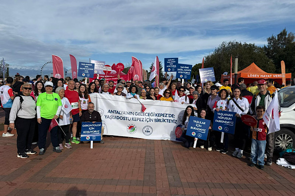 Kepez Gönüllüleri Runtalya Maratonu’nda koştu<