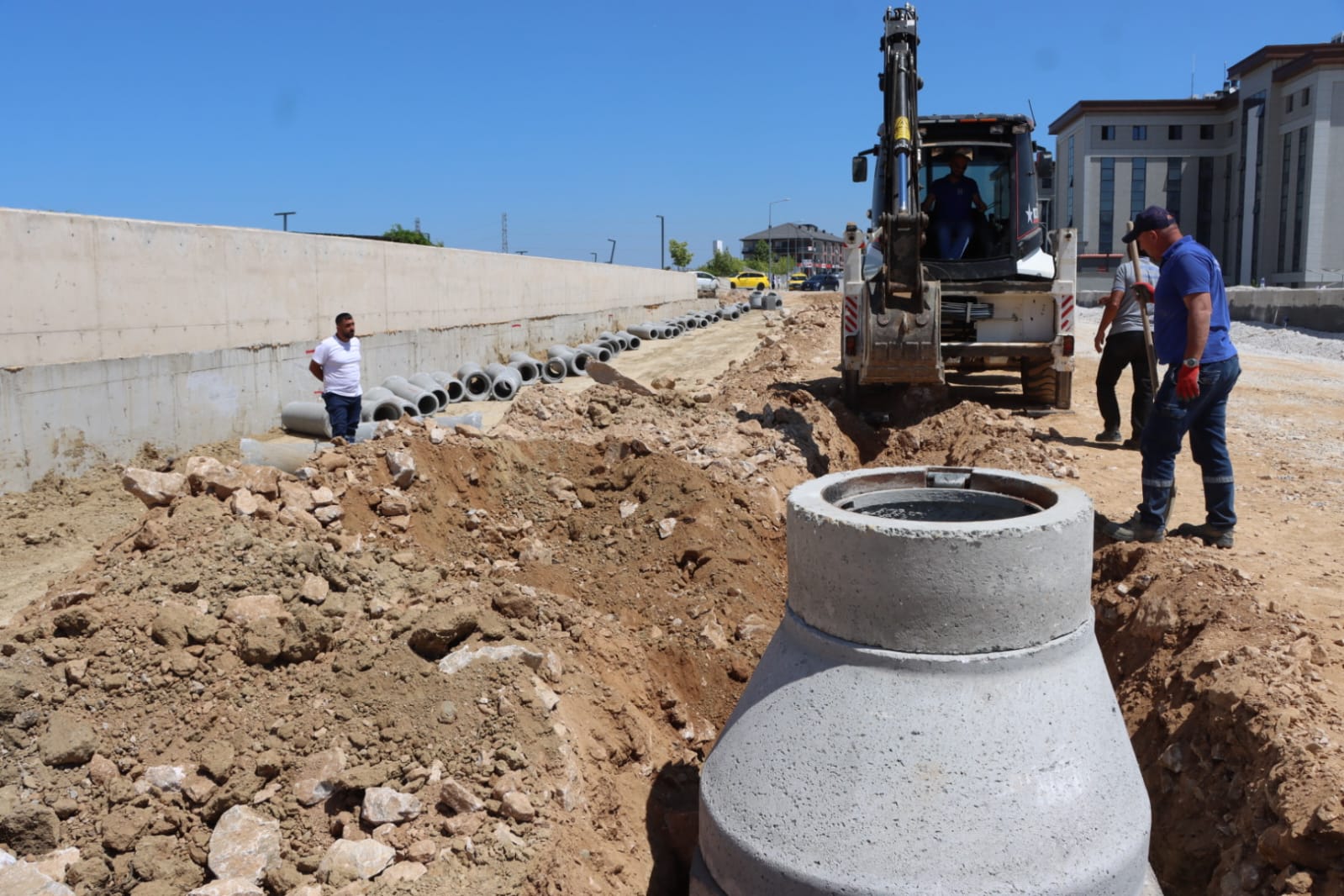Yalova Belediyesi'nden hastane önündeki altyapı sorununa müdahale