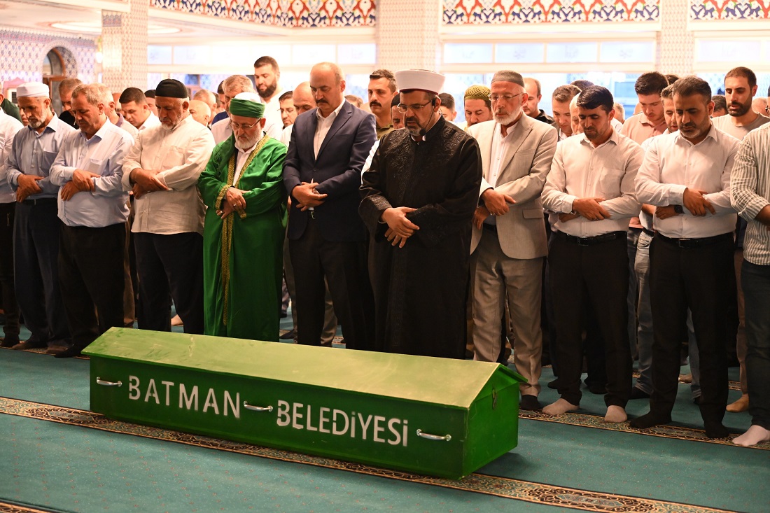 Batman Müze Müdürü Mehmet Cabir Alper, toprağa verildi<