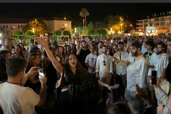 Marmaris'te  İtalyan öğrencilerden ''Flash Mob'' gösterisi