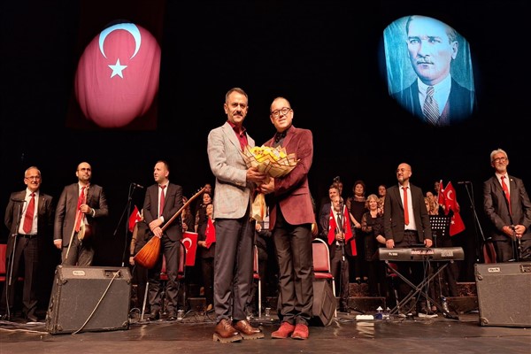 Vali Aktaş, Cumhuriyet Bayramı konserine katıldı<