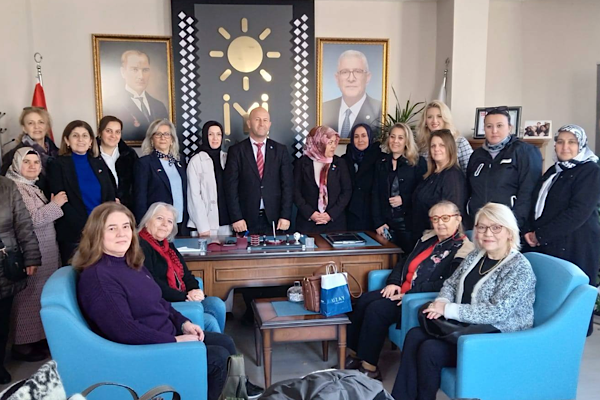 İYİ Parti Orhangazi Kadın Kolları’nda başkanlık görevi Demirkol’a devredildi
