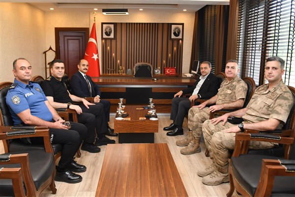 Vali Şıldak, Akçakale Kaymakamı olarak atanan Altınöz'ü ziyaret etti