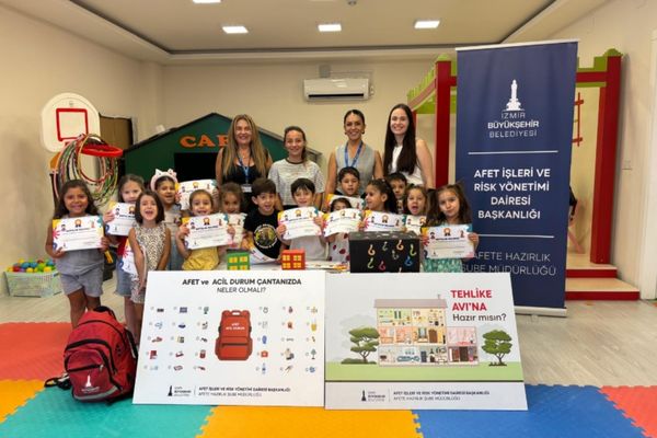 İzmir’de çocuklara afet farkındalığı eğitimi<