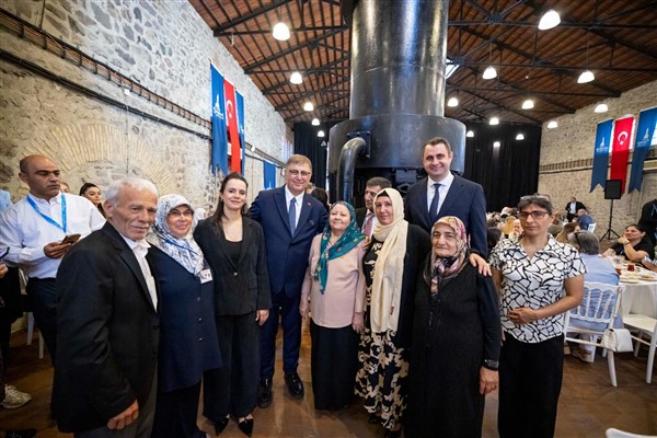 Başkan Tugay şehit anneleri ile bir araya geldi<