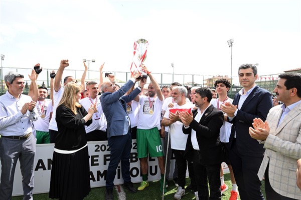 Ampute futbol takımı şampiyonluk kupasını aldı  <