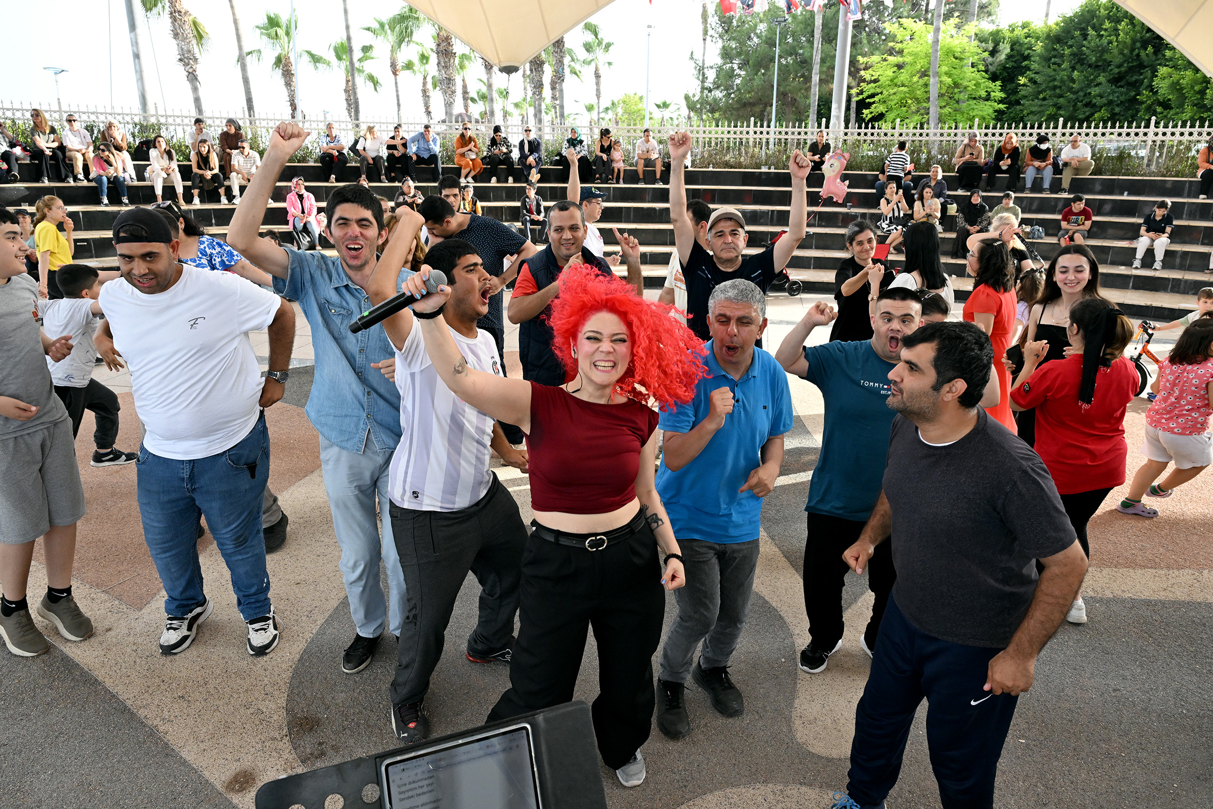 Mersin Büyükşehir Belediyesi'nden özel gereksinimli bireylere konser<