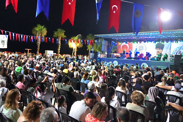 Mylasa Band Ören Yalı Meydanı’nda Konser Verdi